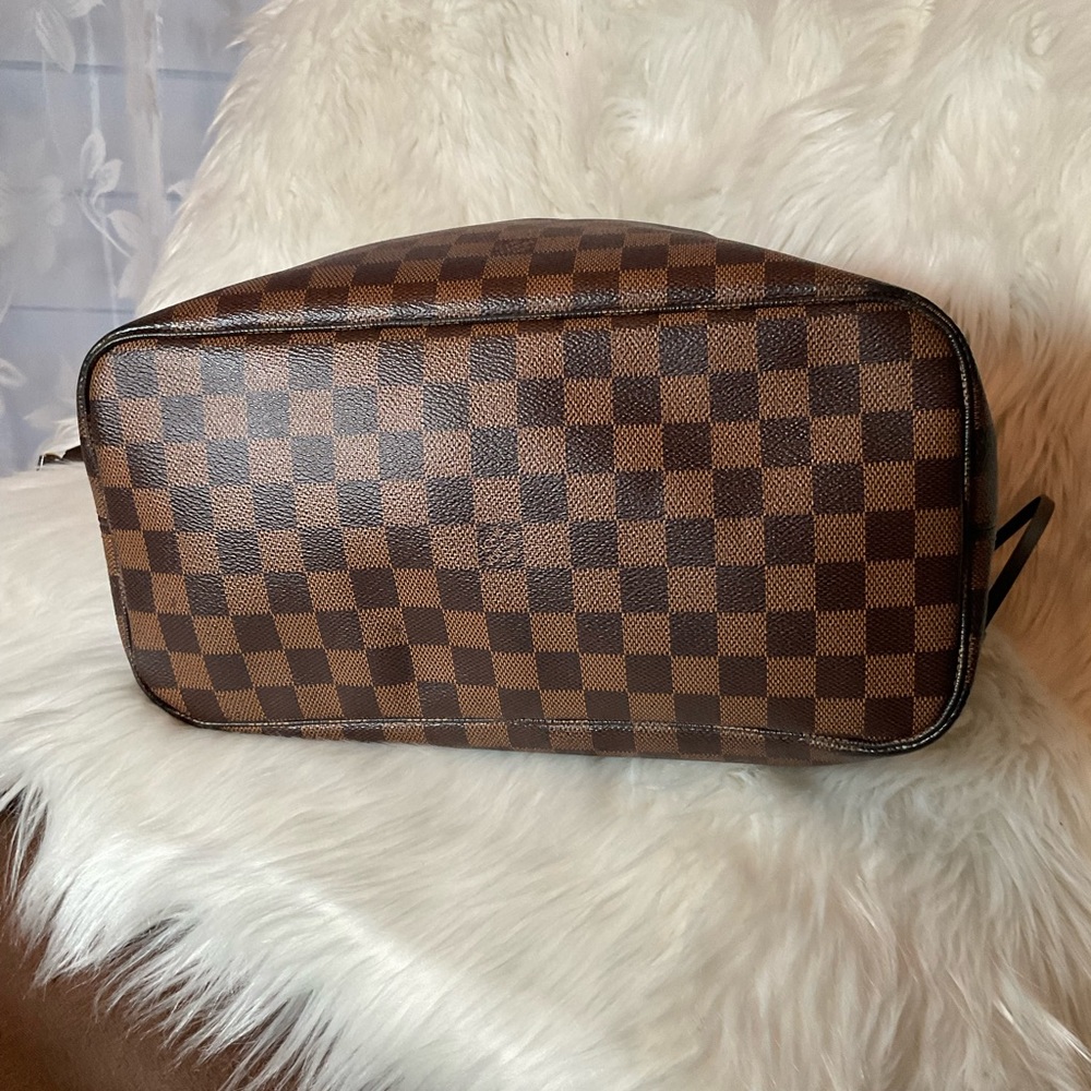 LOUIS VUITTON MM TOTE - Picture 5 of 16
